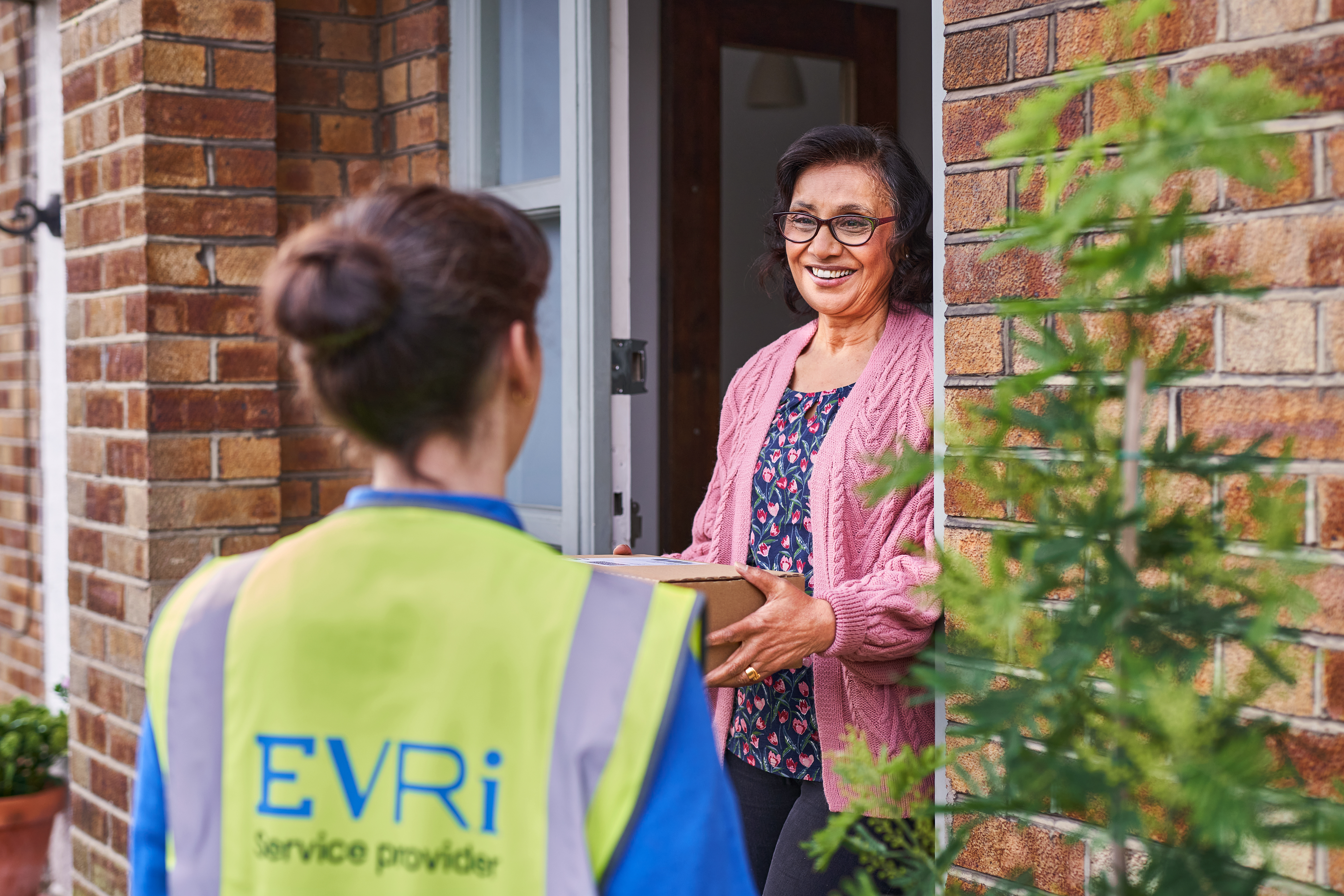 Evri Cheap Parcel Delivery Courier Service UK